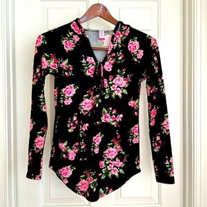 NOBO Top Size S Black Pink Floral Rose Long Sleeves Pockets Hoodie